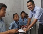 teacher-shankar-with-pupils-in-nepal